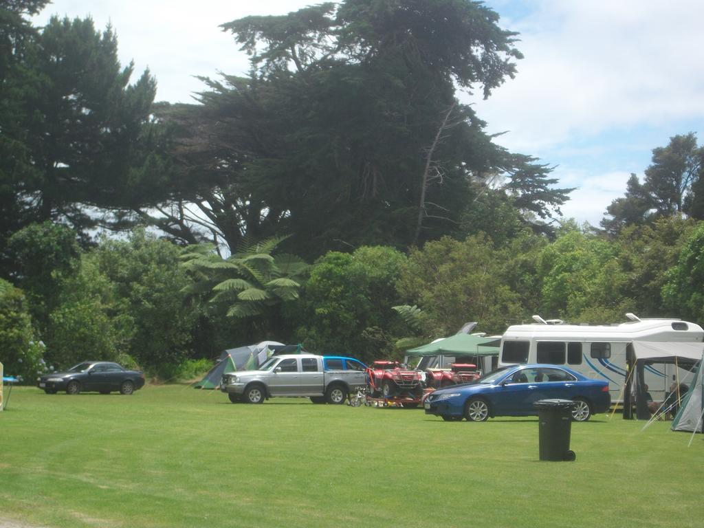 Karamea Holiday Park Bagian luar foto
