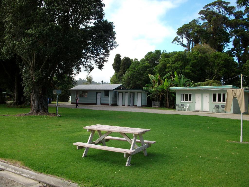 Karamea Holiday Park Bagian luar foto
